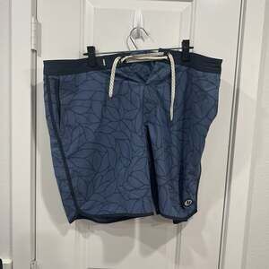 Vuori Board Shorts Size 38